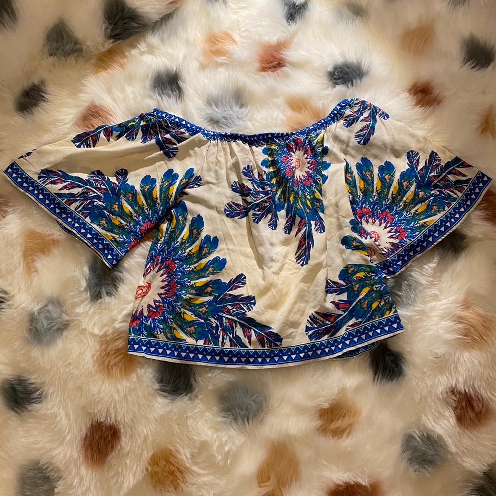 Feather design off the shoulder tee.